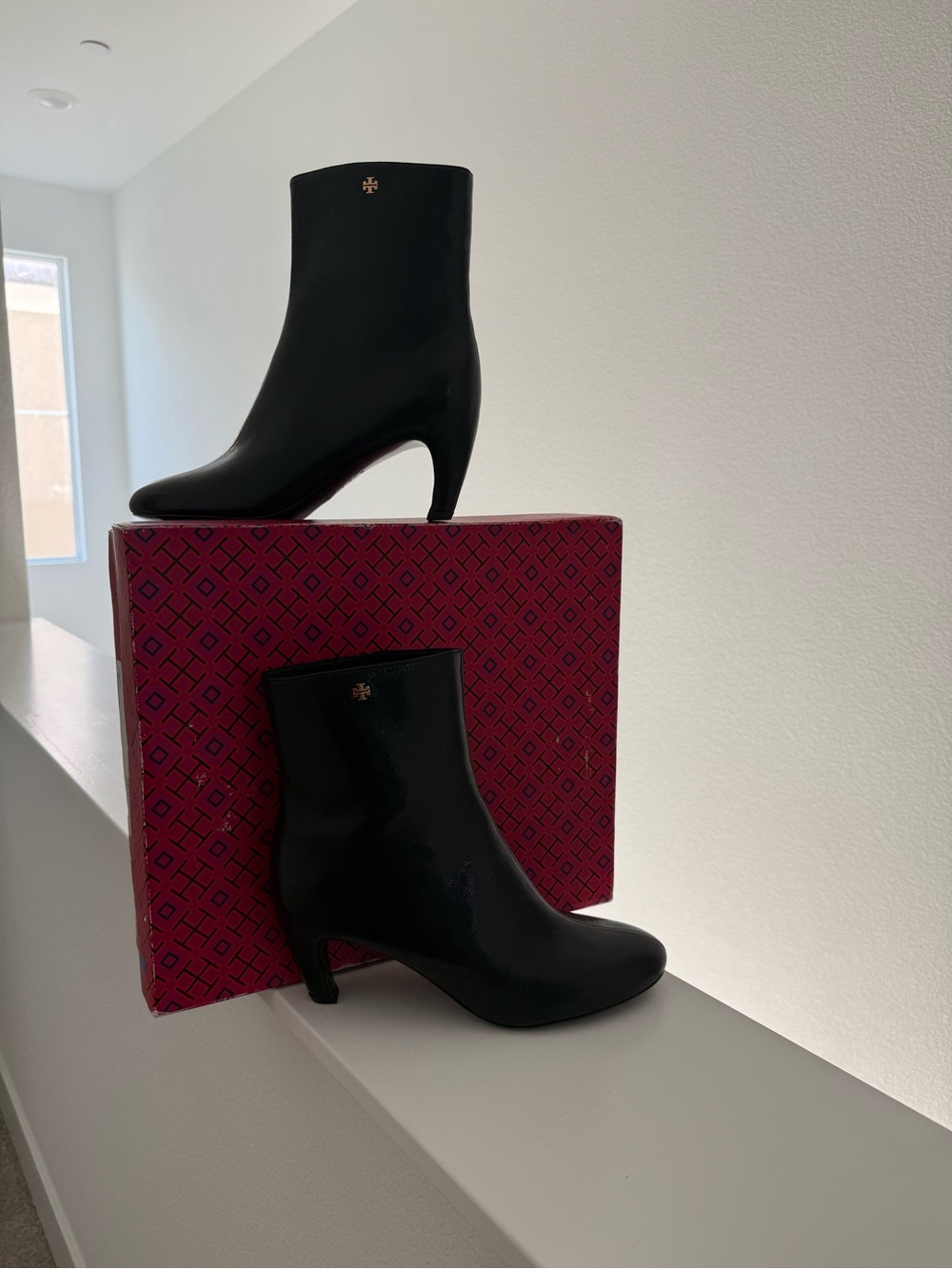 Tory Burch Black Leather Mid-Heel Booties with Signature Logo Size 10 - Picture 11 of 11